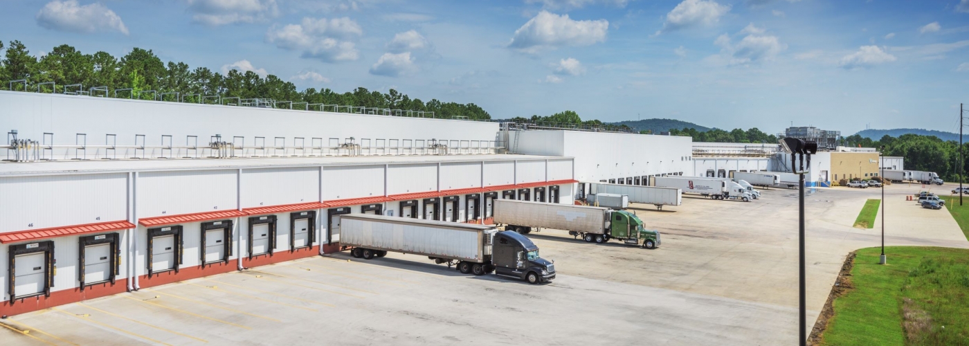 Exterior photo of Lineage's Attalla facility